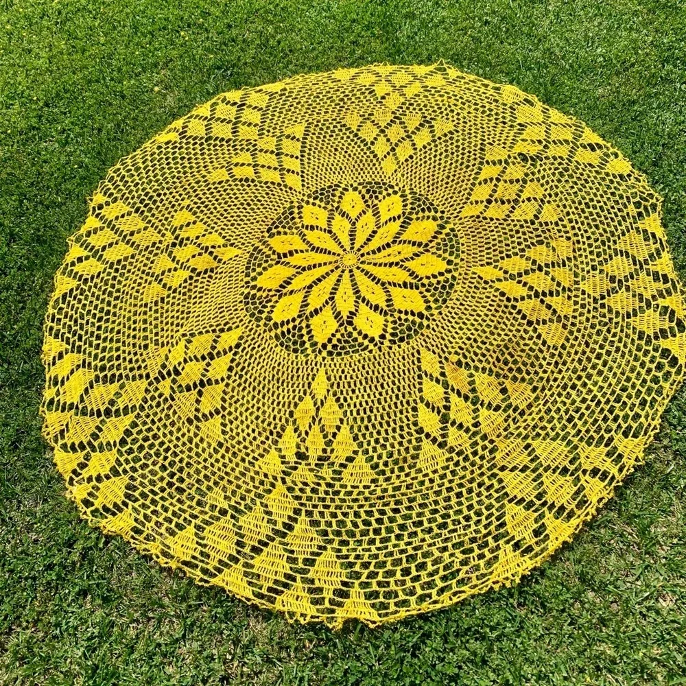 Crochet table cloth